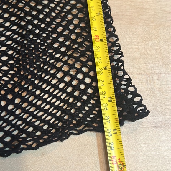 Fishnet off the shoulder crop top - Picture 4 of 5